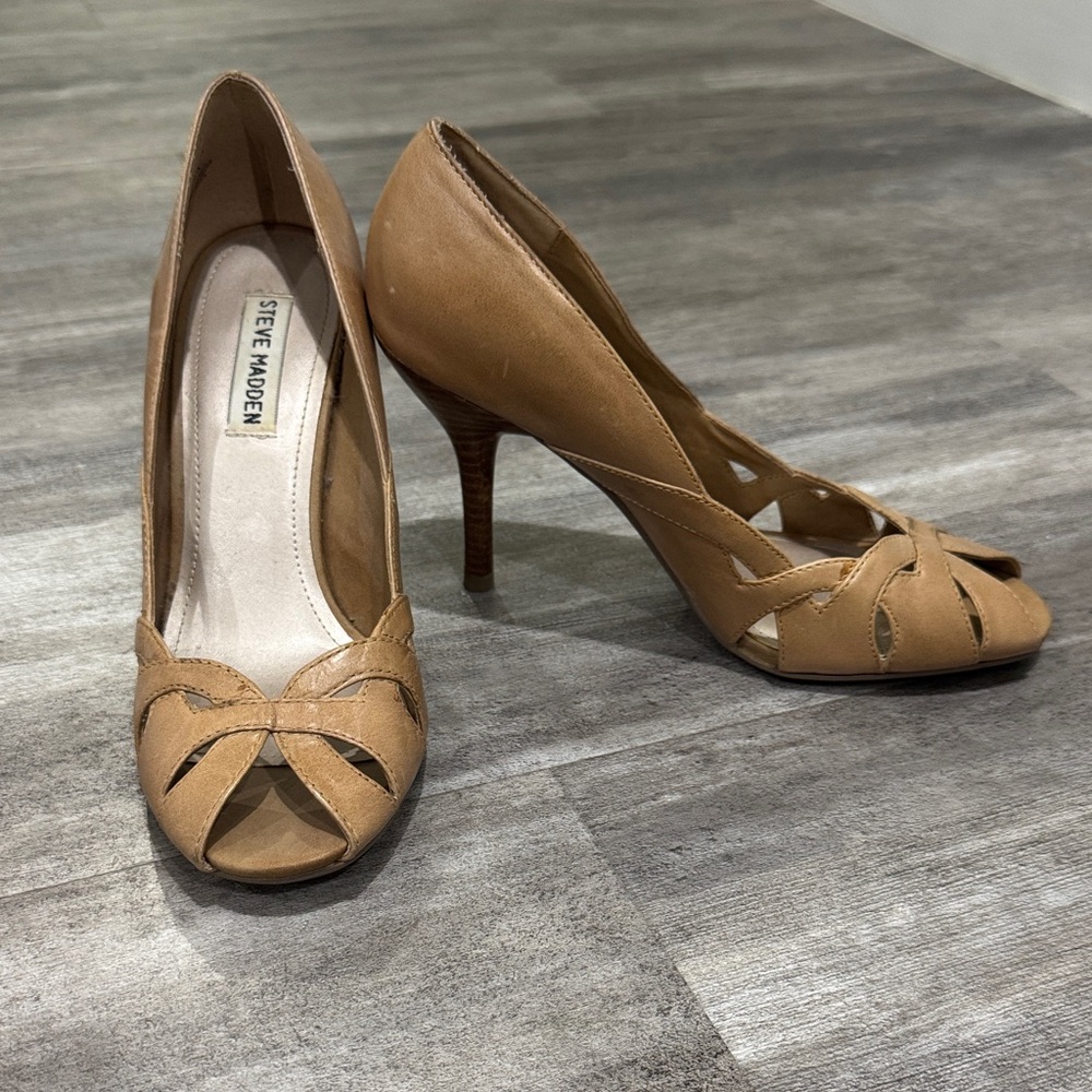 Steve Madden Tan Peep-Toe Heels